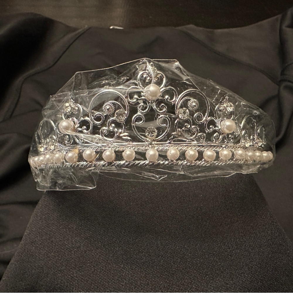 Silver Pearl Bridal Tiara Crown - Elegant Headpiece BNWT